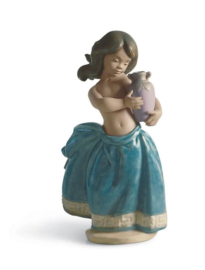 Lladro Retired 01012331 Little peasant girl Blue New in box
