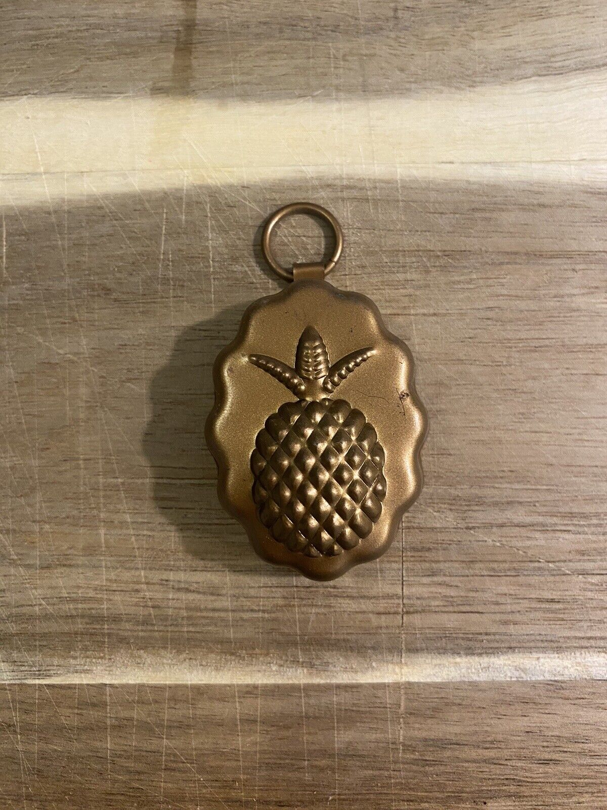 Pineapple Mini Copper Colored Metal Mold w/ Hanger Excellent Condition
