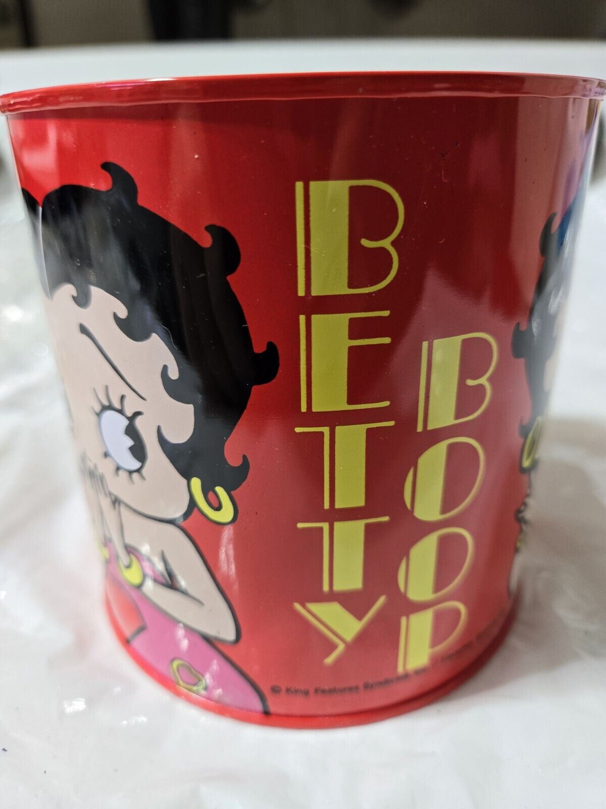 Betty Boop Red Metal can coin bank-New