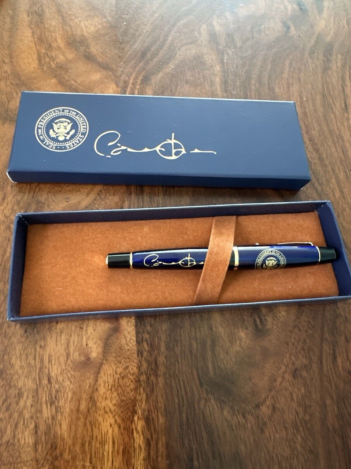 Presidential seal BARACK OBAMA  BLACK Ballpoint Pen - AUTHENTIC WHITE HOUSE GIFT