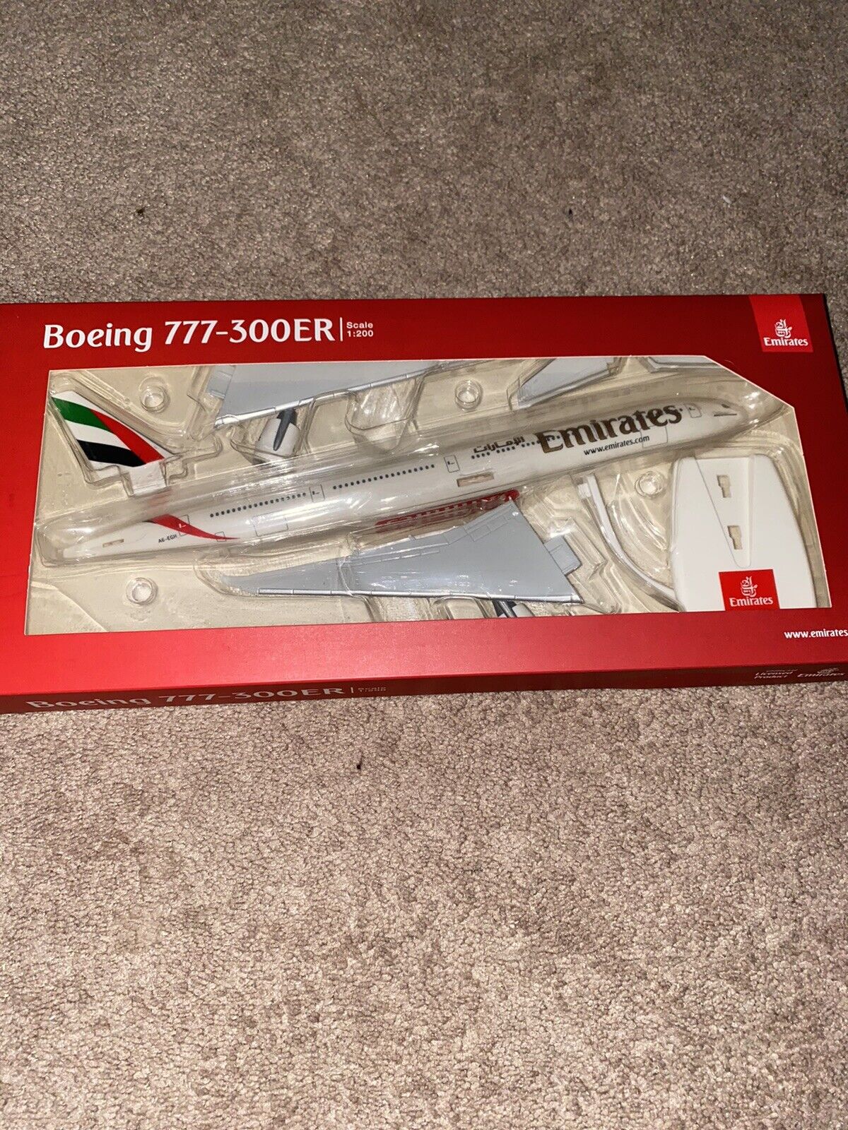 Model Aircraft Boeing 777-300 ER Emirates Scale 1:200 35(Cm)