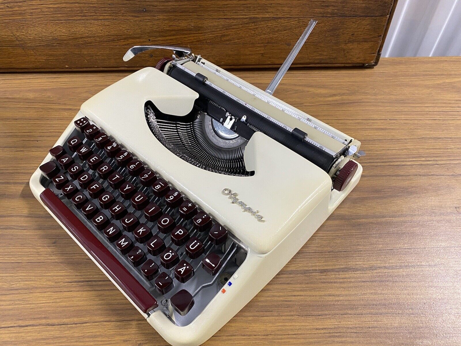 Olympia Splendid Typewriter With Snap-on Cover, Burgundy Keys