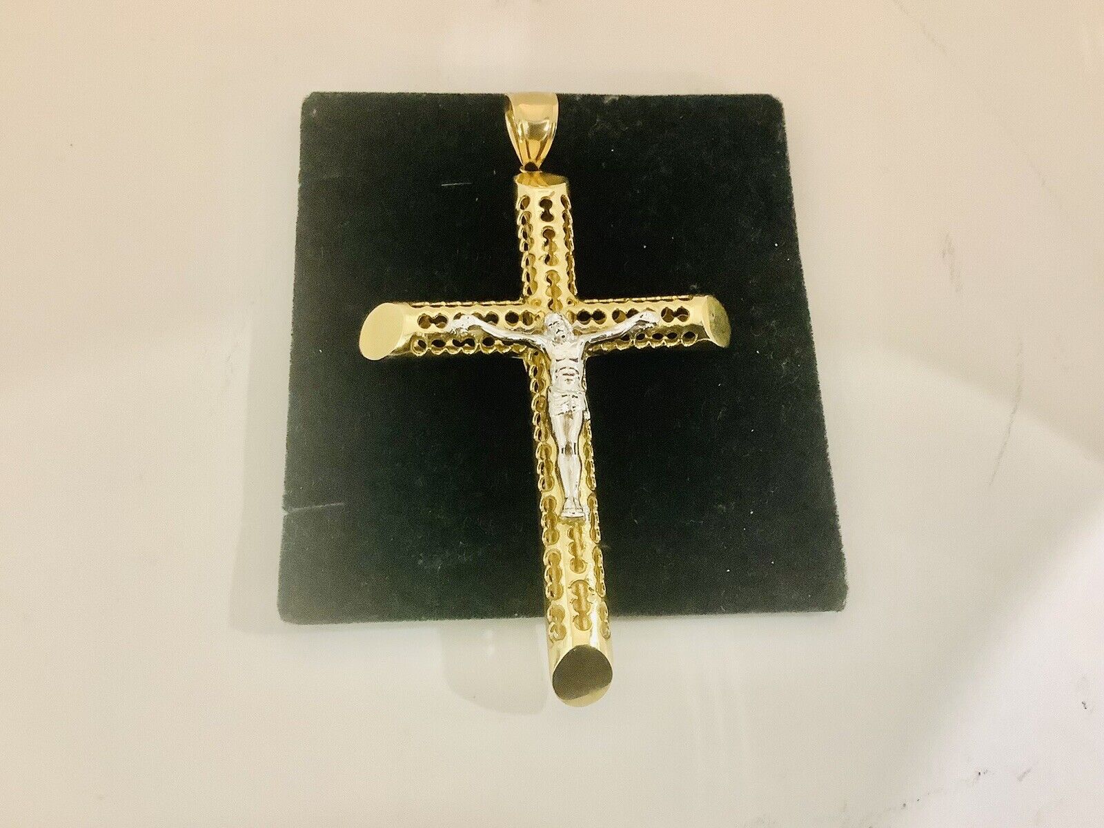 14k. Italian Gold Large Crucifix Pendant