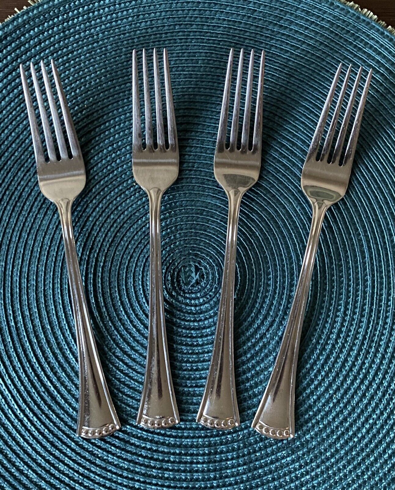 4 Lenox BUTLER\'S PANTRY Glossy Stainless 18/8  Dinner Forks