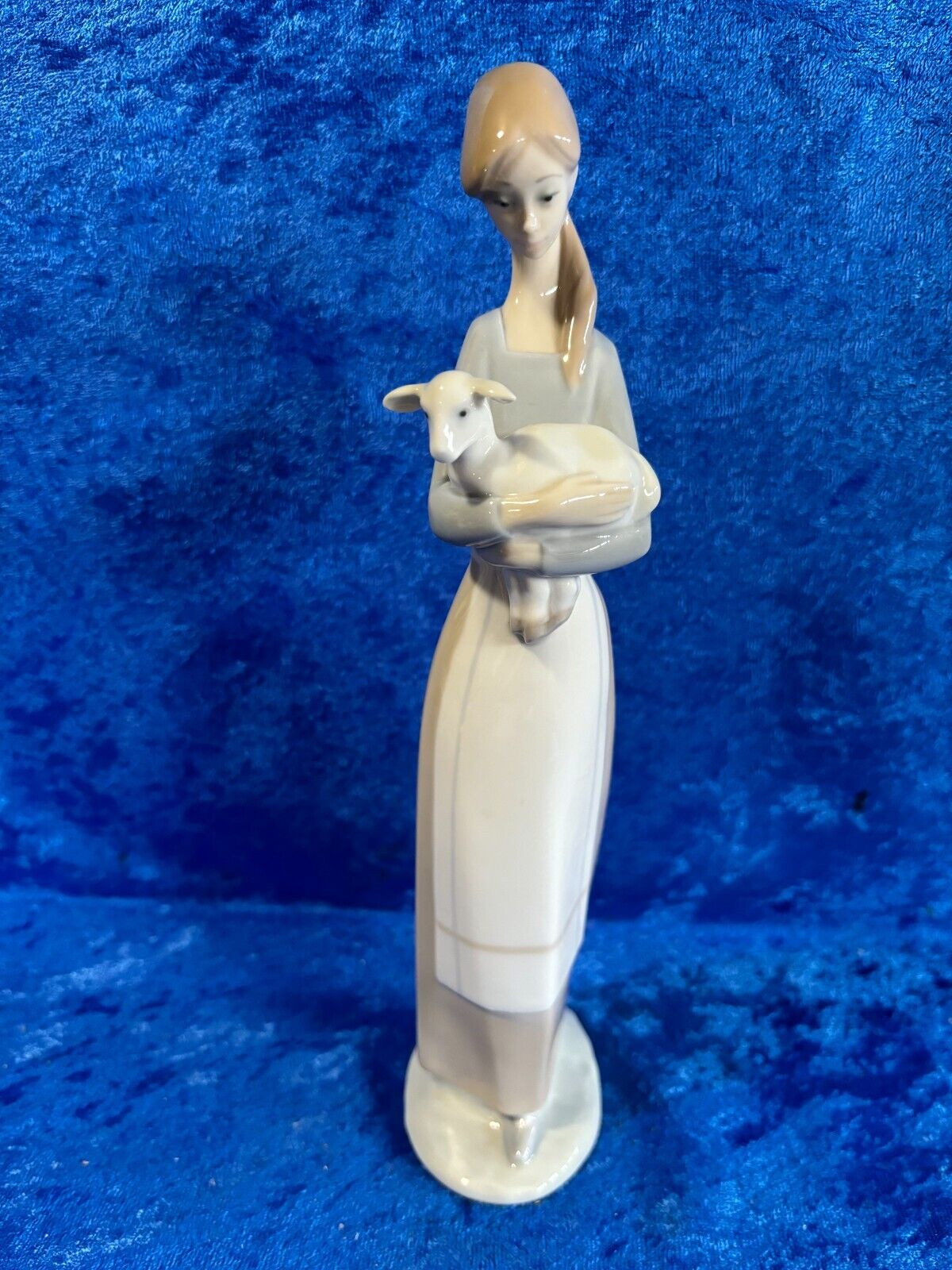 Vintage LLADRO Girl Holding Lamb Porcelain Figurine 10.25\