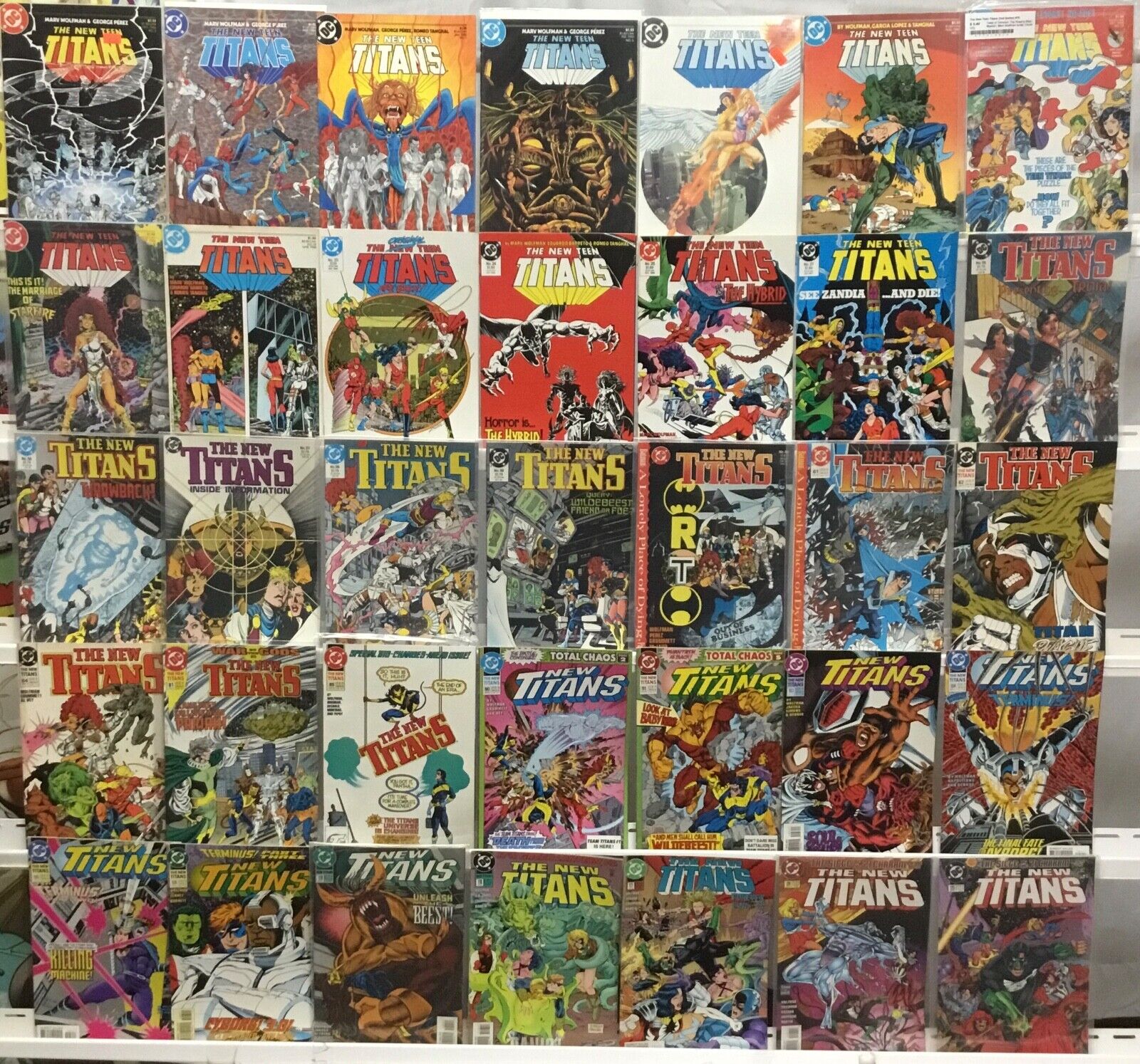 DC Comics - The New Teen Titans / New Titans - Comic Book Lot of 35 Issues
