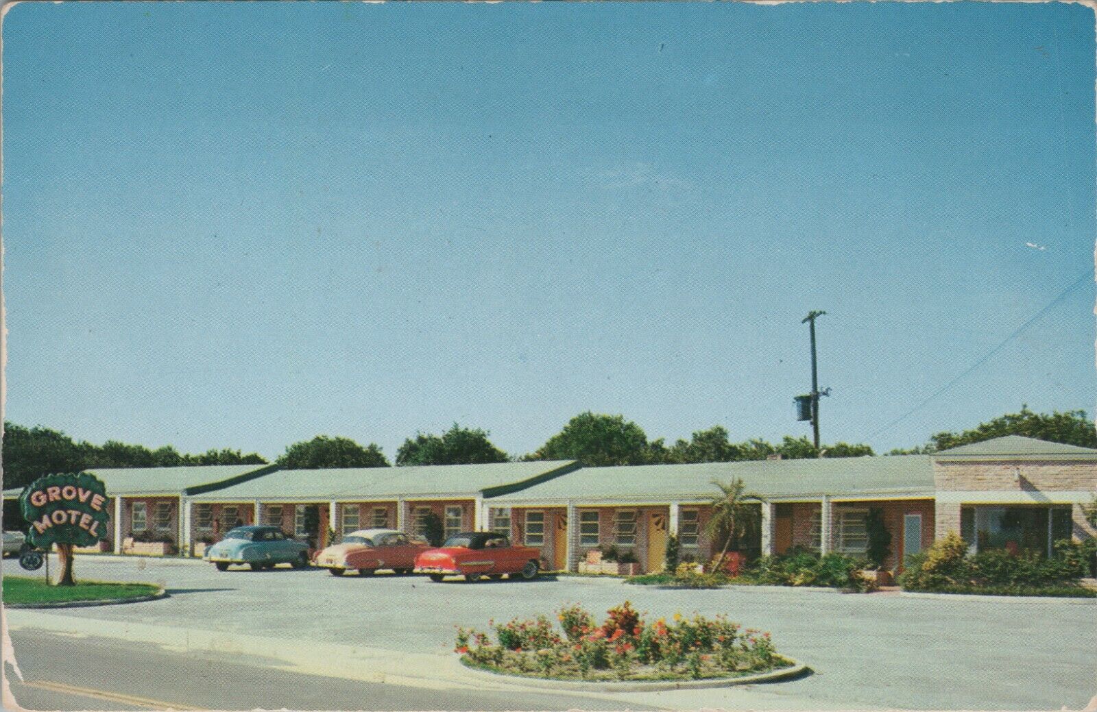 c1950s Grove Motel Lake Wales Florida autos exterior postcard D324