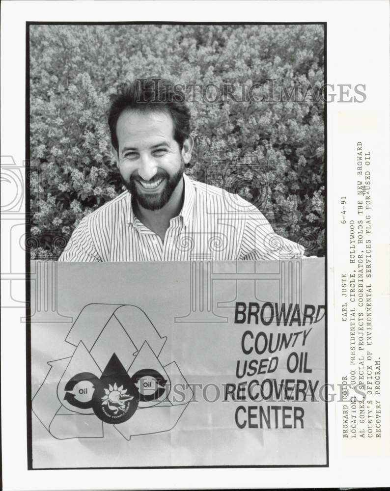 1991 Press Photo Alo Gomez with Broward County used oil recovery sign
