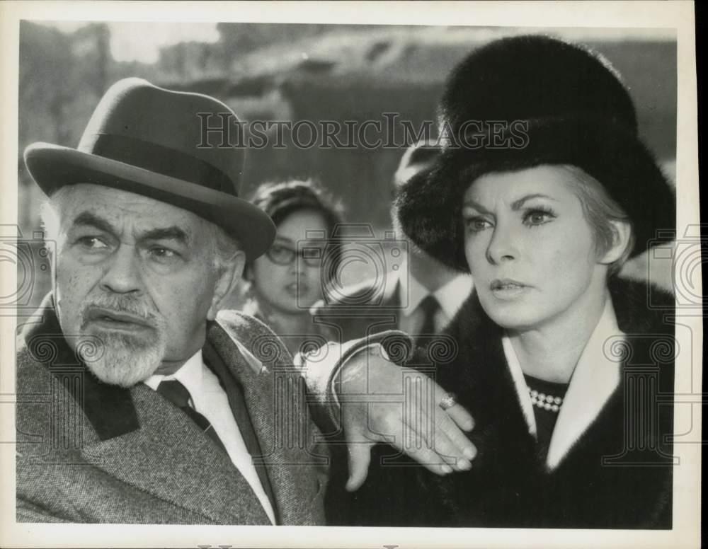 Press Photo Edward G. Robinson and Janet Leigh in \