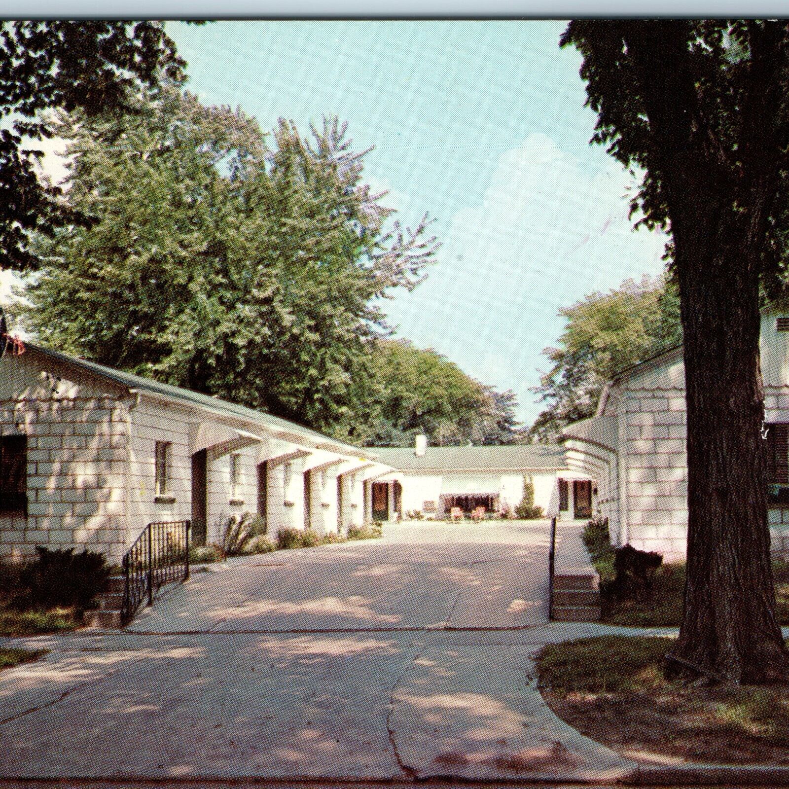 c1950s Boone IA Shangri-La Motel Hamilton YorKolor \'84 Purple Postal Cancel A208
