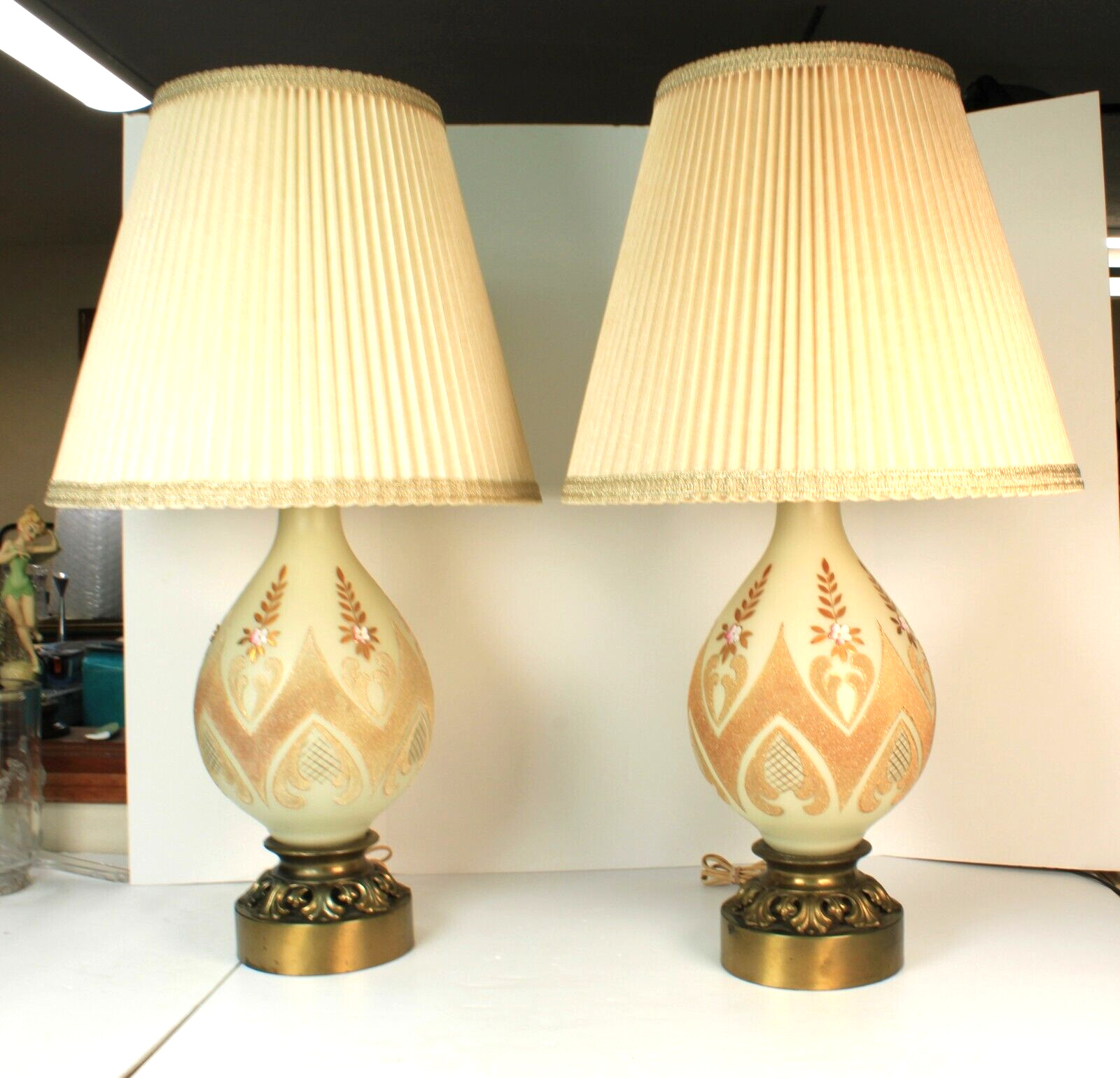 Pair Of Mid Century Gold Sparkle Imperial Flowers Art Genie Frosted Glass Lamps