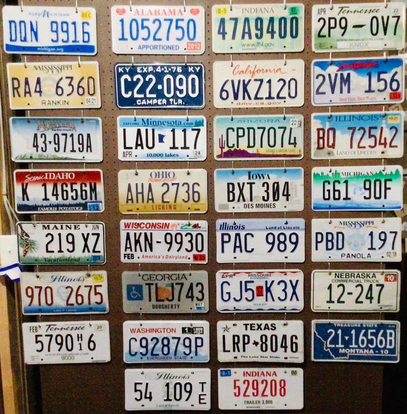 Large lot of 30 old colorful license plates - bulk - many states - low shipping
