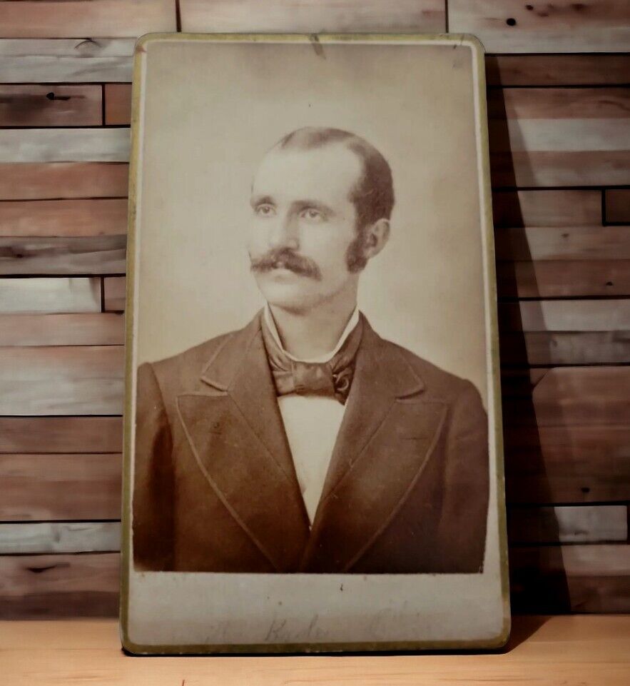 CDV Card Photo Civil War Era Mid-19th Century Man Kade\'Suit Carte de Vista Civil