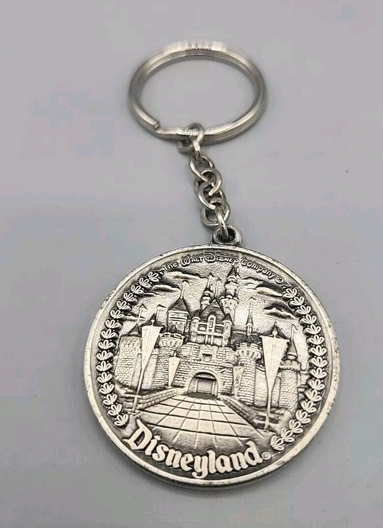 Vintage Disneyland Metal Coin Keychain Key Ring Souvenir Main Street & 5 Lands