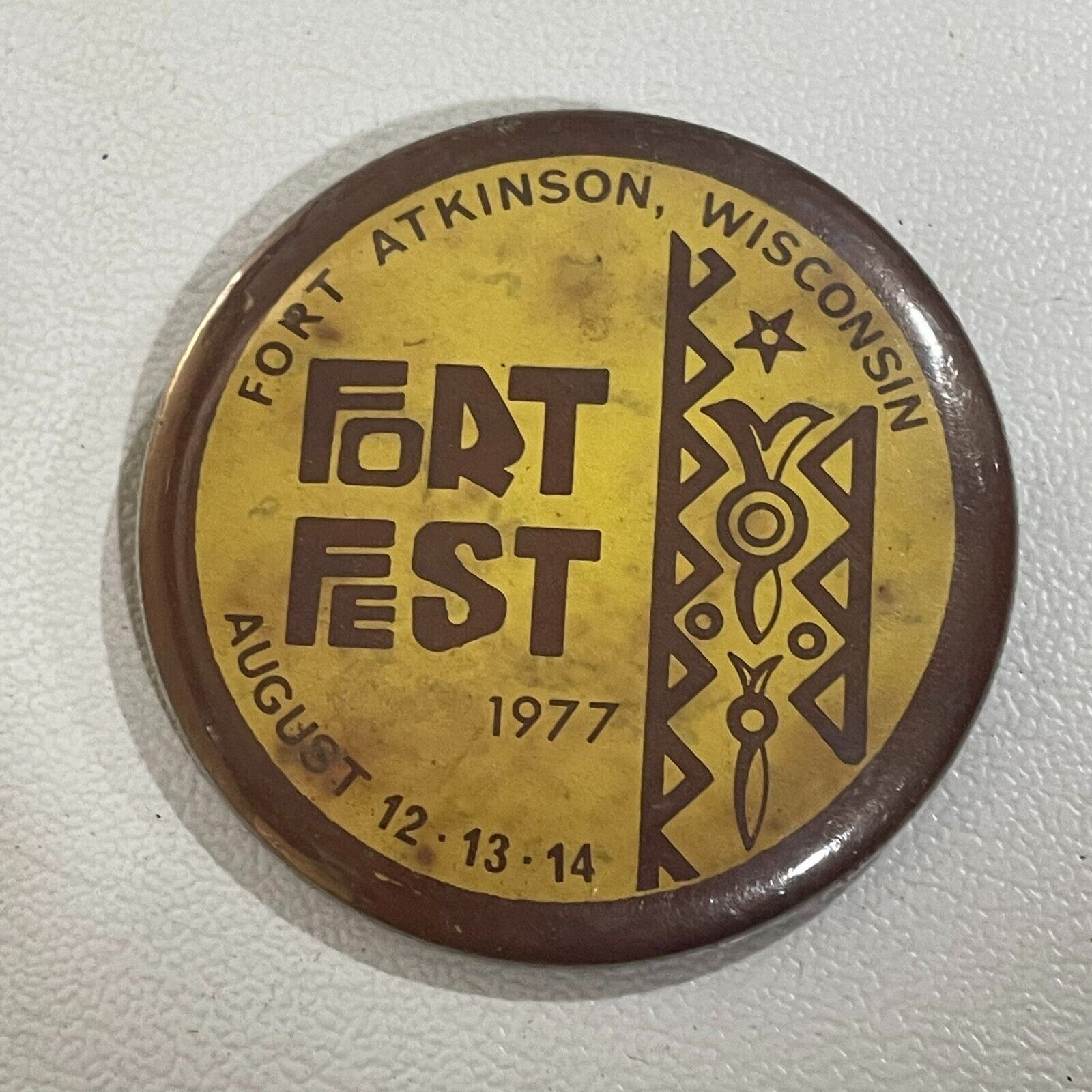 VINTAGE ROUGH 1977 FORT FEST FORT ATKINSON WISCONSIN Pinback Button C366