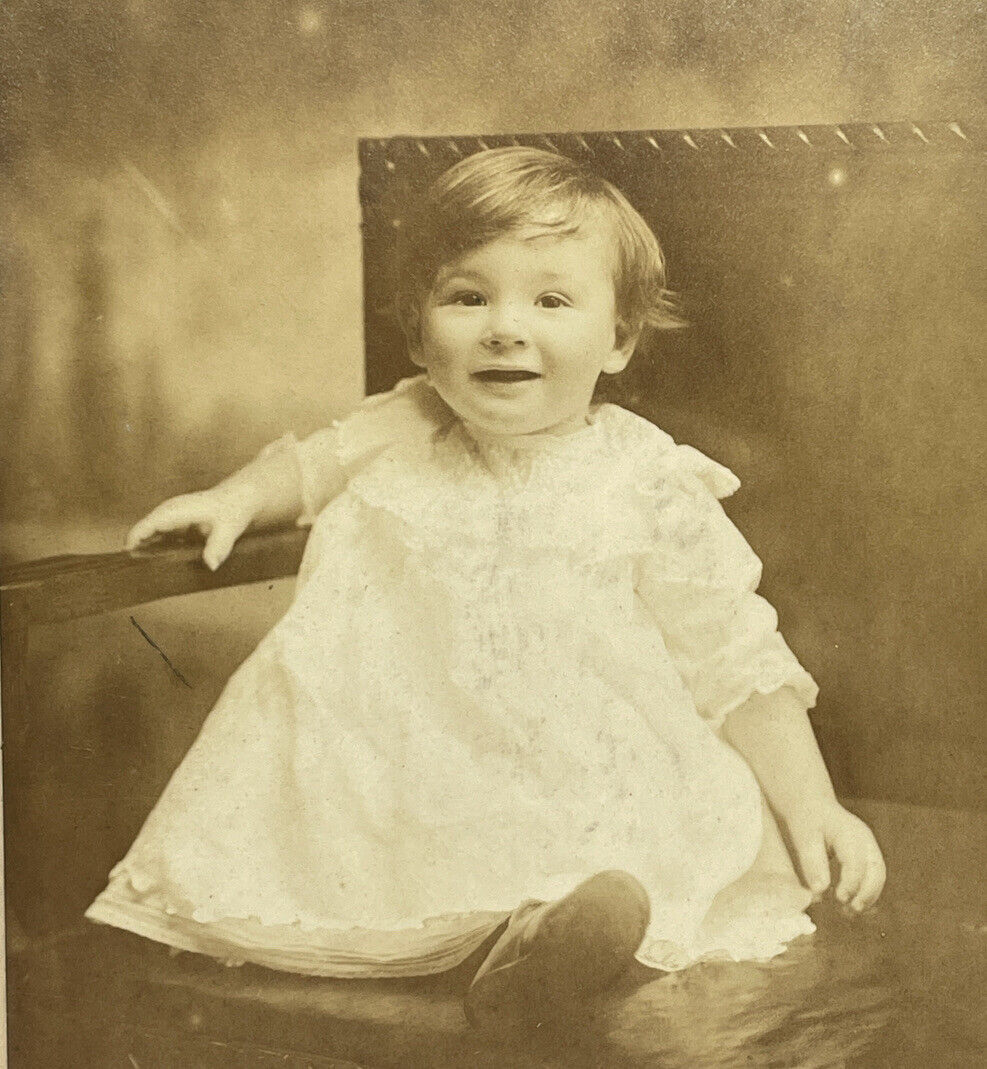 Beautiful Oversized Cabinet Card Photo - Happy Smiling Baby Child - Brooklyn NYC