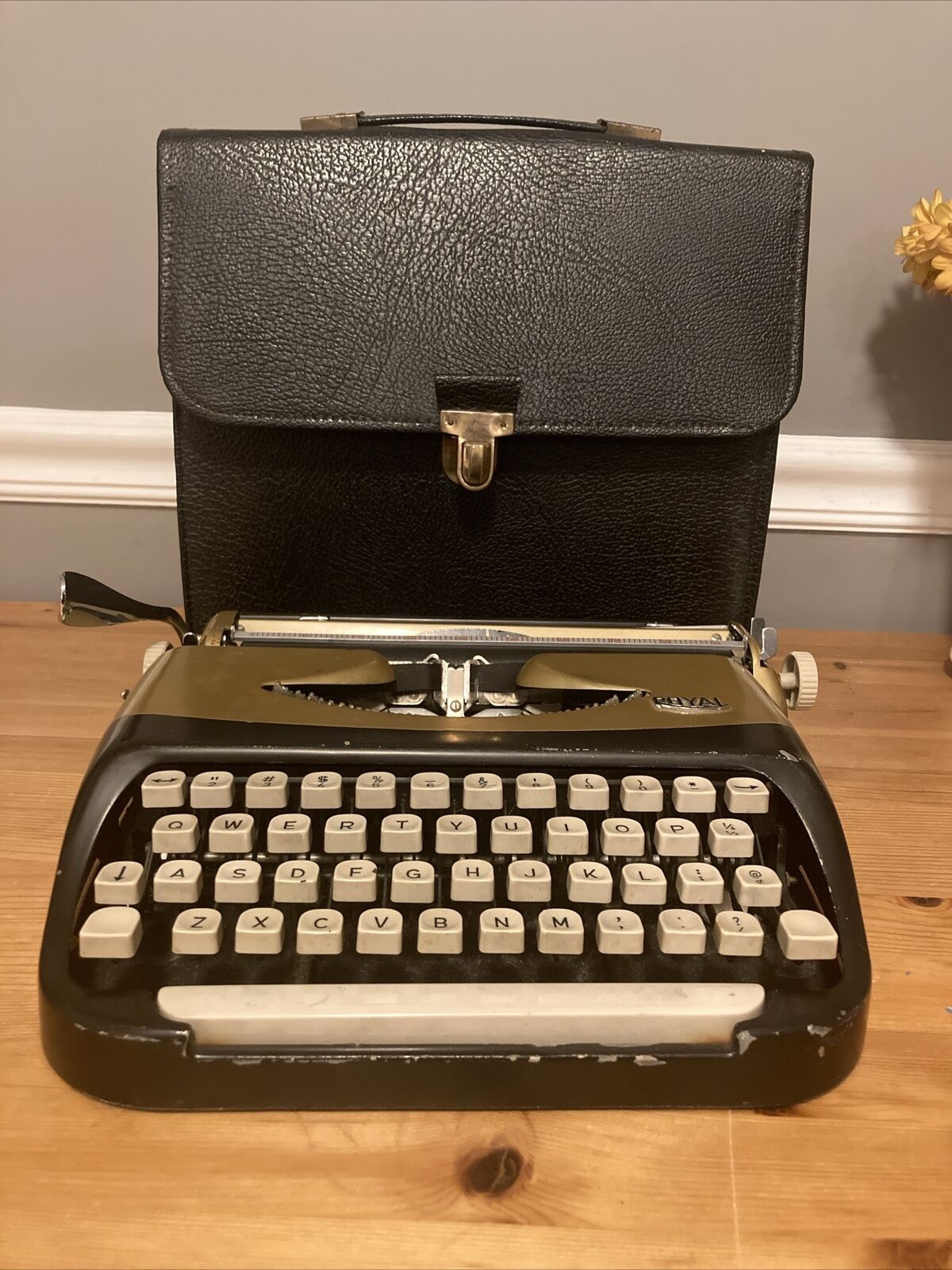 1960 Royal Eldonado Typewriter
