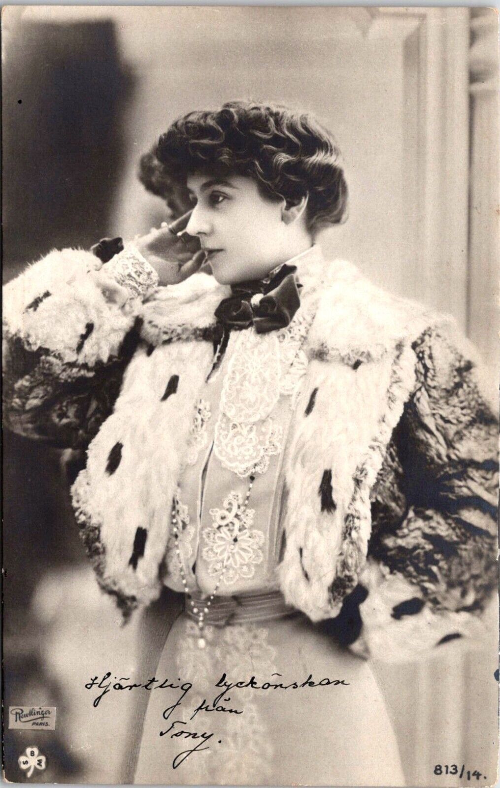 Postcard RPPC Beautiful Woman Fur Coat Reutlinger Paris B21