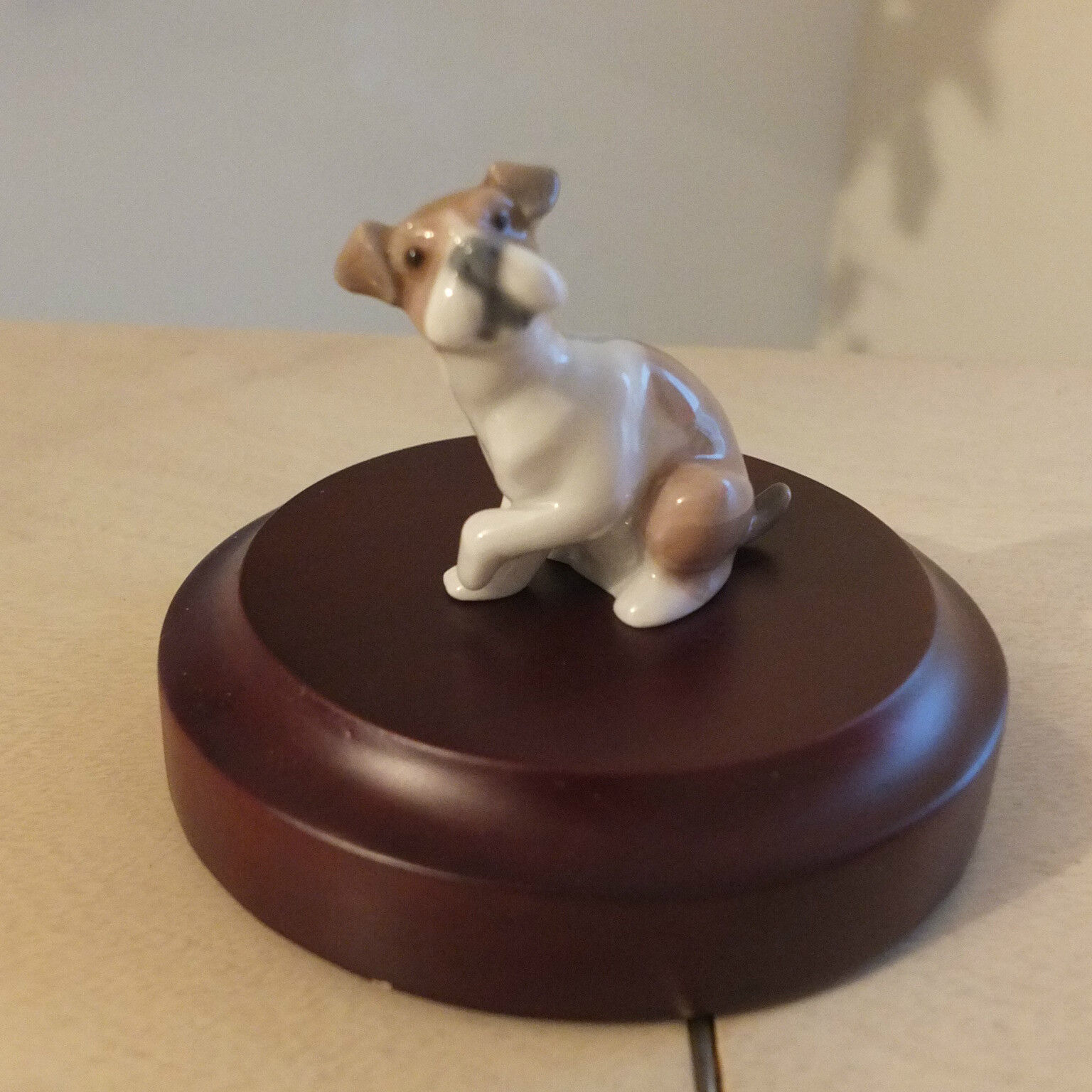 LLADRO DOG CURIOSITY 5393  MINT CONDITION FAST SHIPPING