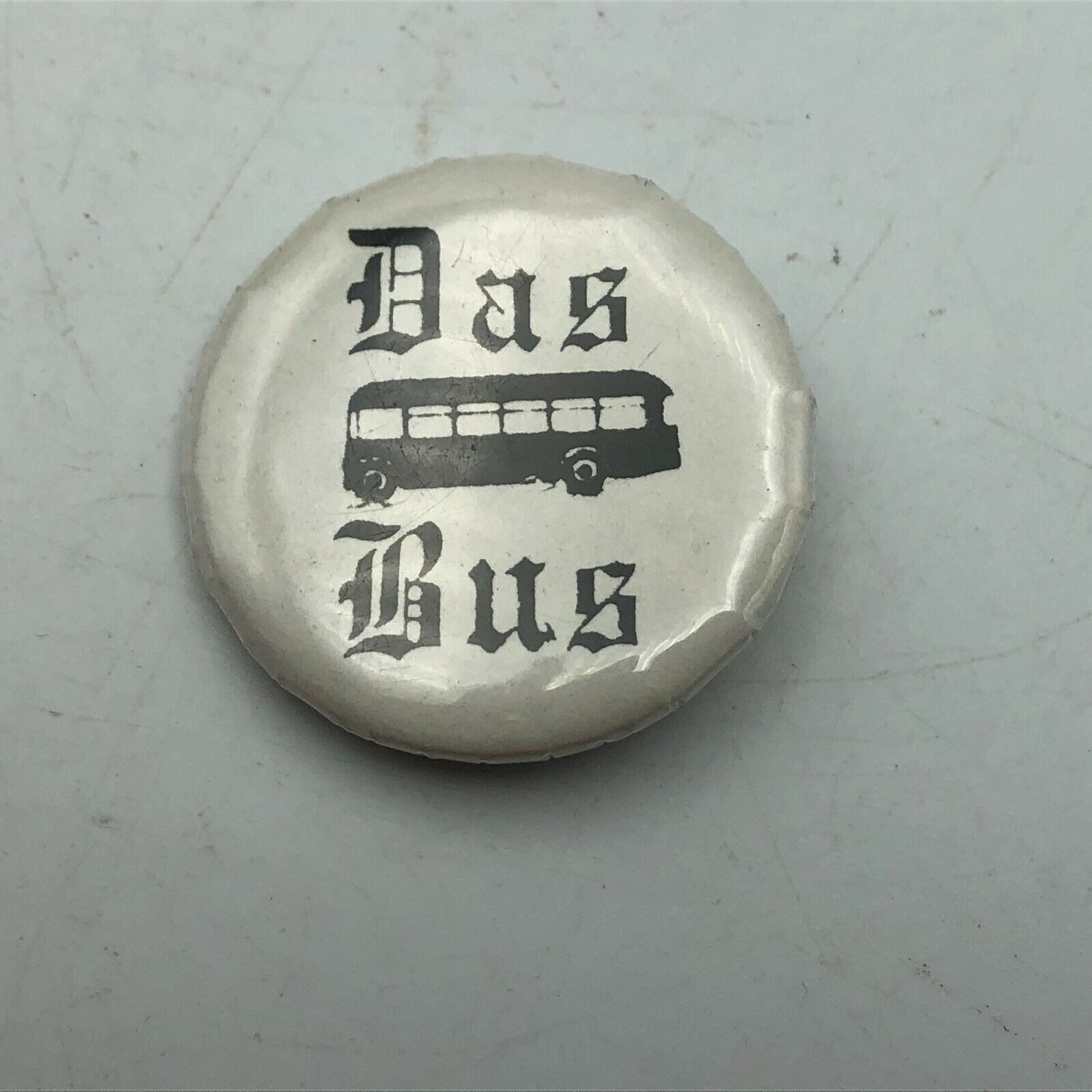 Vintage DAS BUS Black + White Badge Button Pin Pinback  G8 