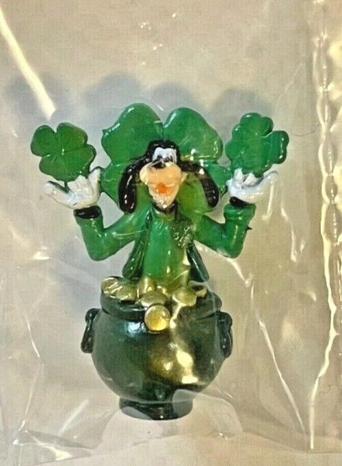Disney Miniature Collectibles Pack.  St. Patricks Day Shamrock Goofy Figure....