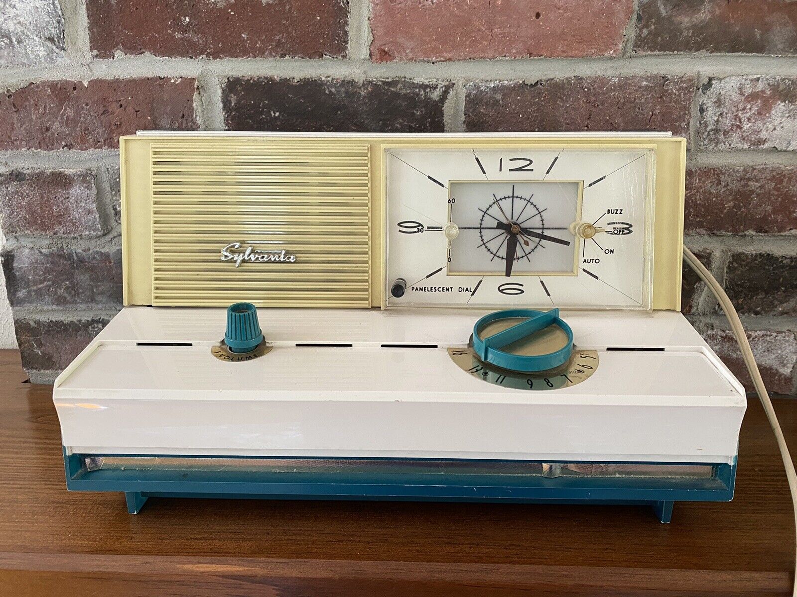 Vintage Sylvania 1958 Radio, Model #2207