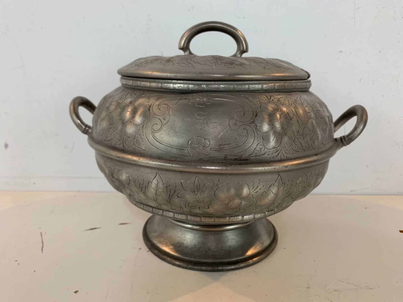 Vintage Silver plate Covered Serving Pot / Tureen with Floral Decorations