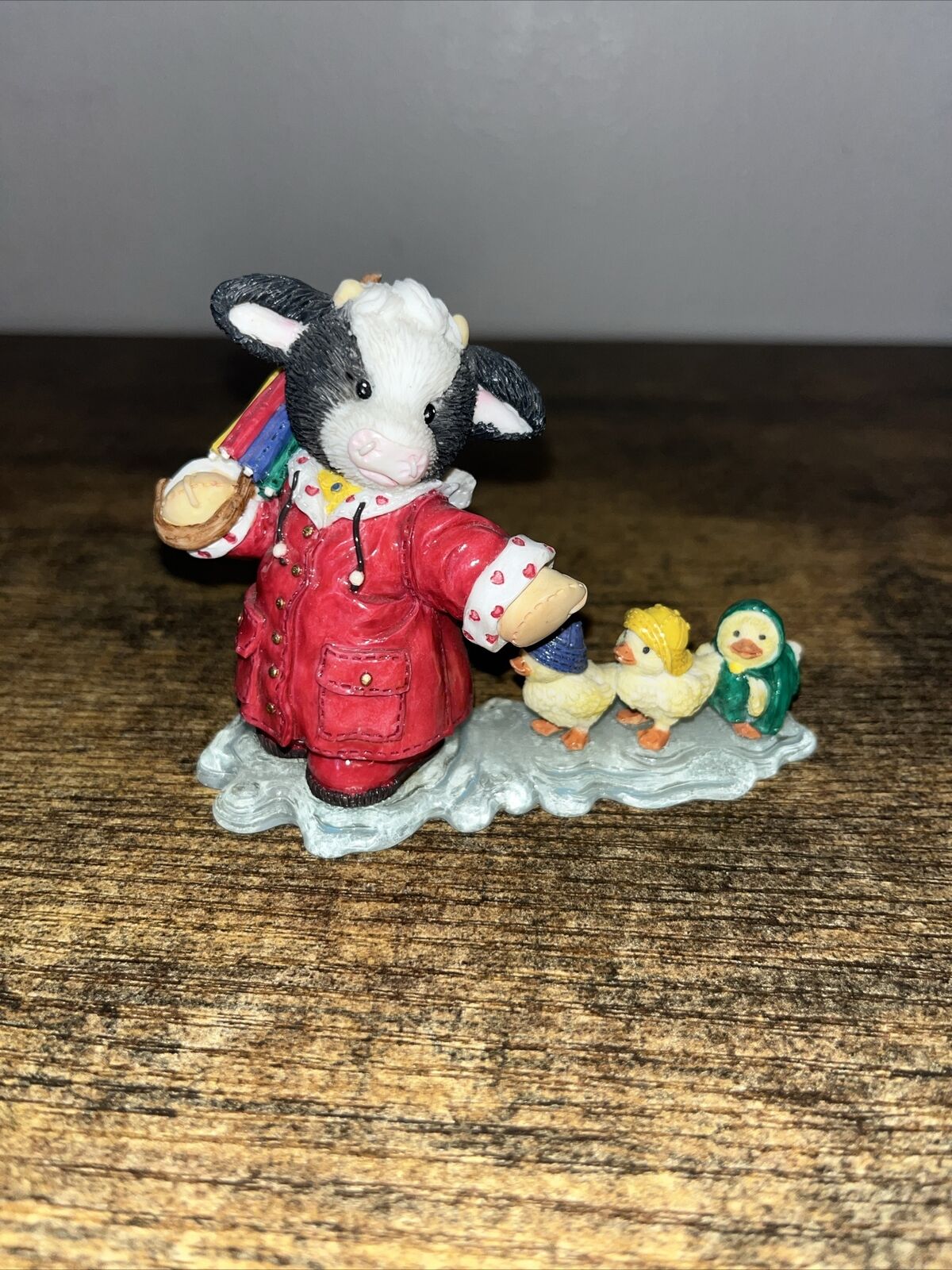 Enesco 1997 Mary\'s Moo Cow with Ducks #296856, 4/11/97