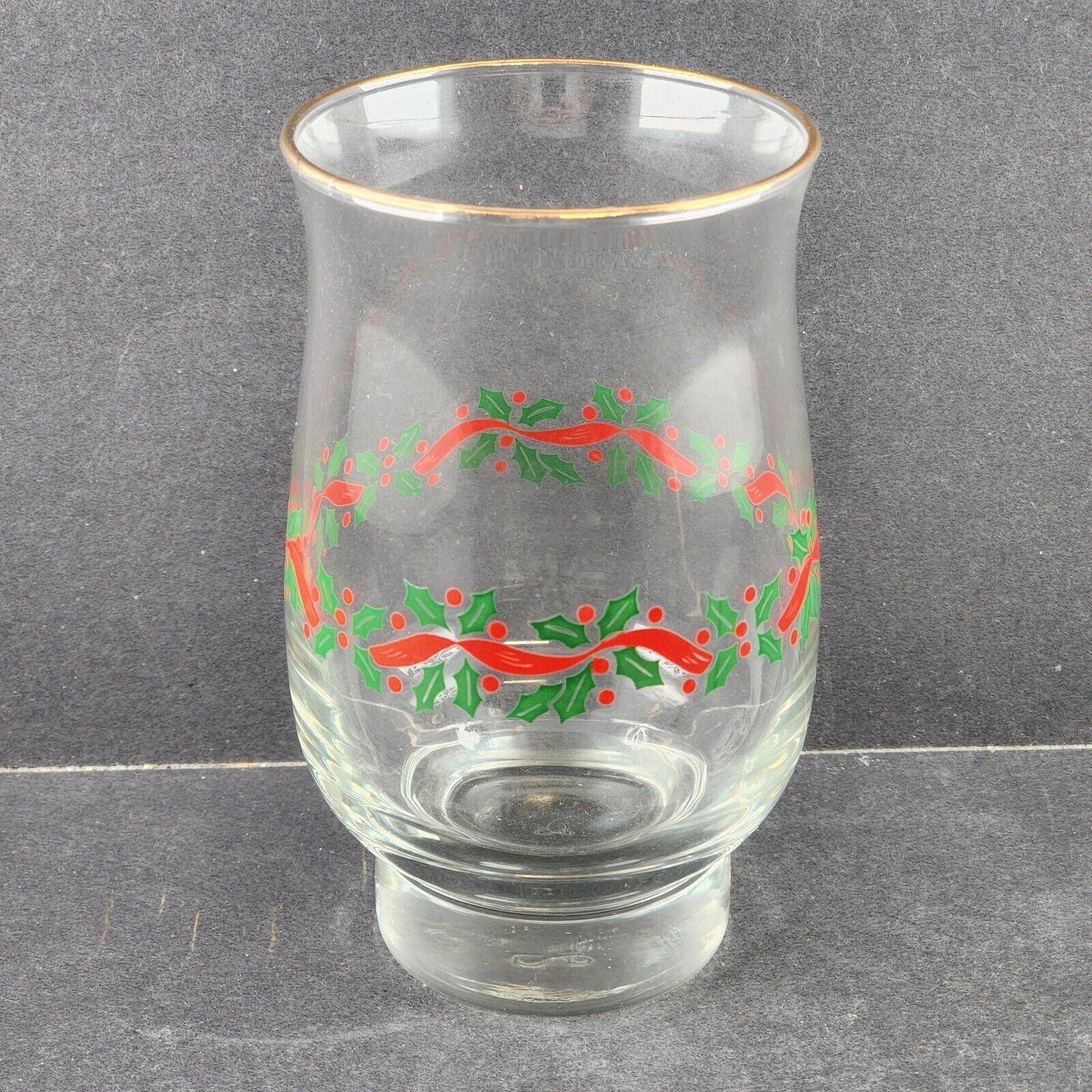 One Libby 14 oz Drink Glass Holly Berry and Red Ribbon Design 3.25\