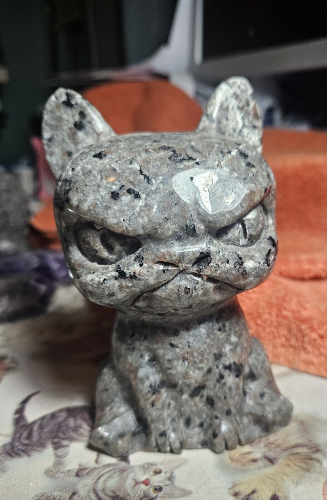 Yooperlite Cat Carving