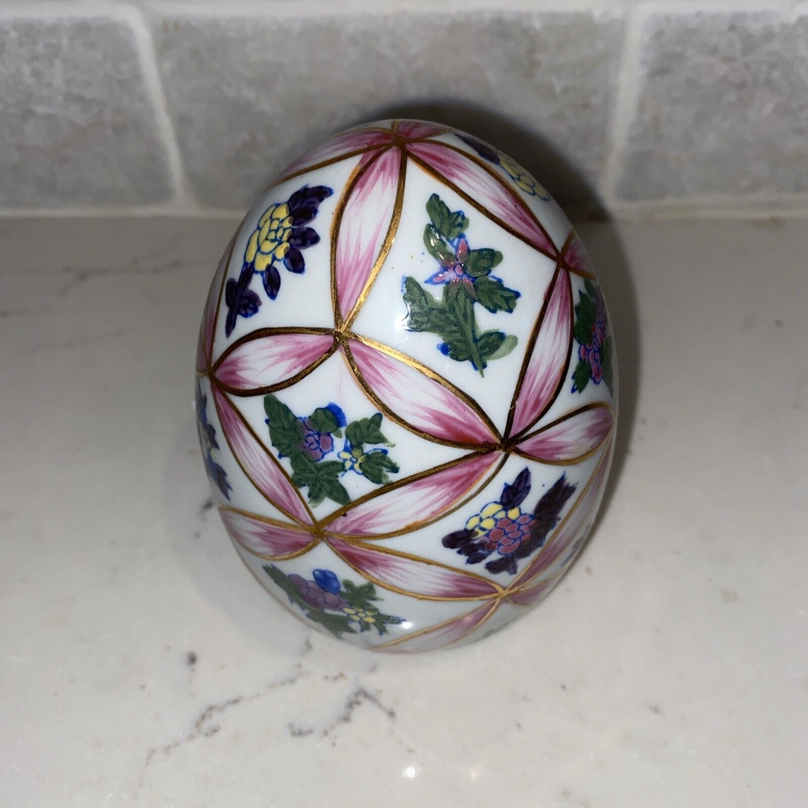 Hand Painted Chinese Ceramic Decorative Egg
