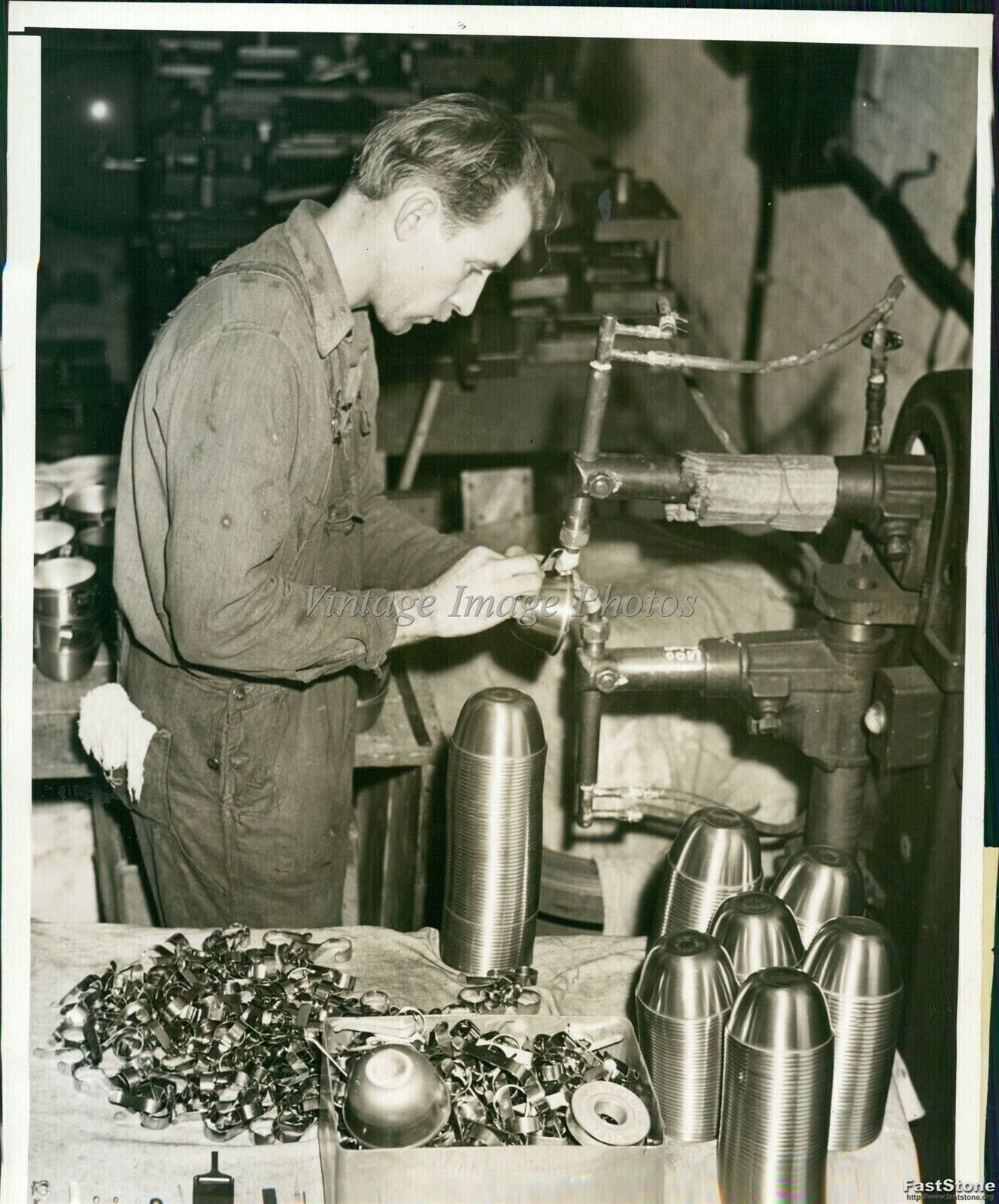 1941 Clarence Mallyon Welds Handles Onto Neu-Bart Mess Kit Cups Ww2 7X9 Photo