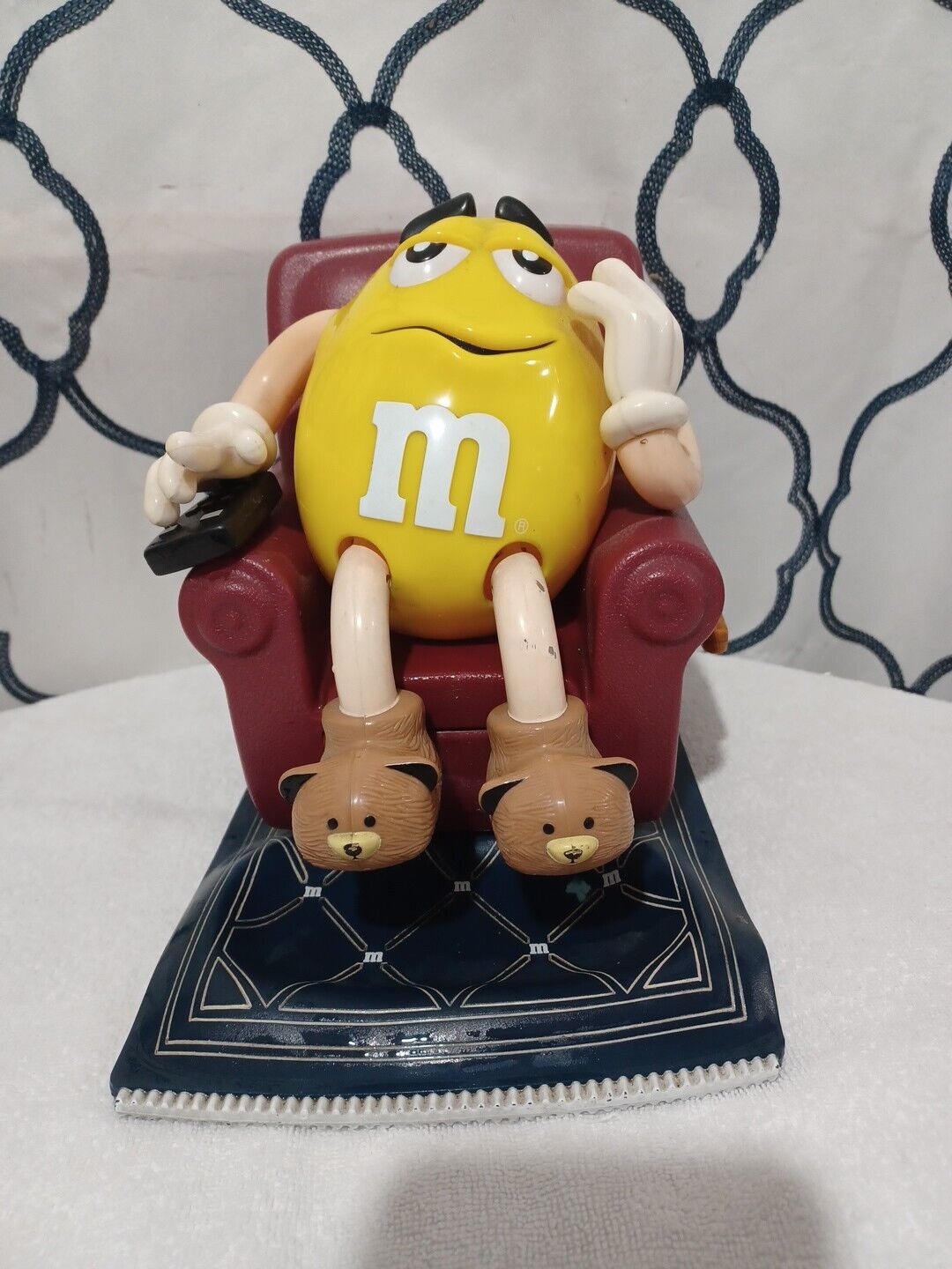 Vintage M&Ms Yellow Figure Chair Recliner Candy Dispenser 1999 Works Mars Inc.
