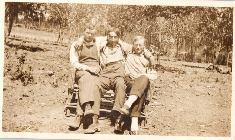 Vintage Photo 1910\'s, 3 Brothers posing for pic same chair, Alabama 2.5\