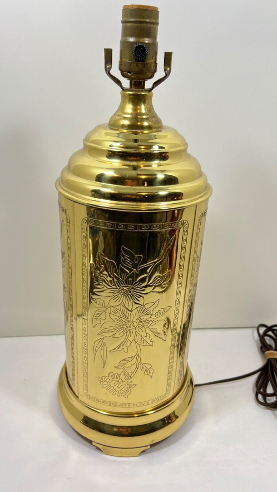 Vintage Brass Cannister Chinoiserie Asian Floral Etched Table Lamp Brass Base