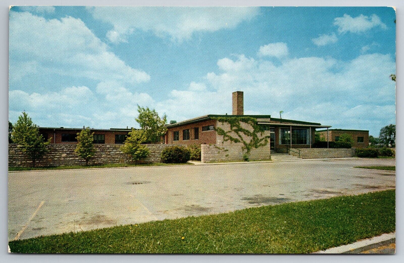 Vintage Postcard OH Mount Gilead Morrow County Hospital Street View -3015