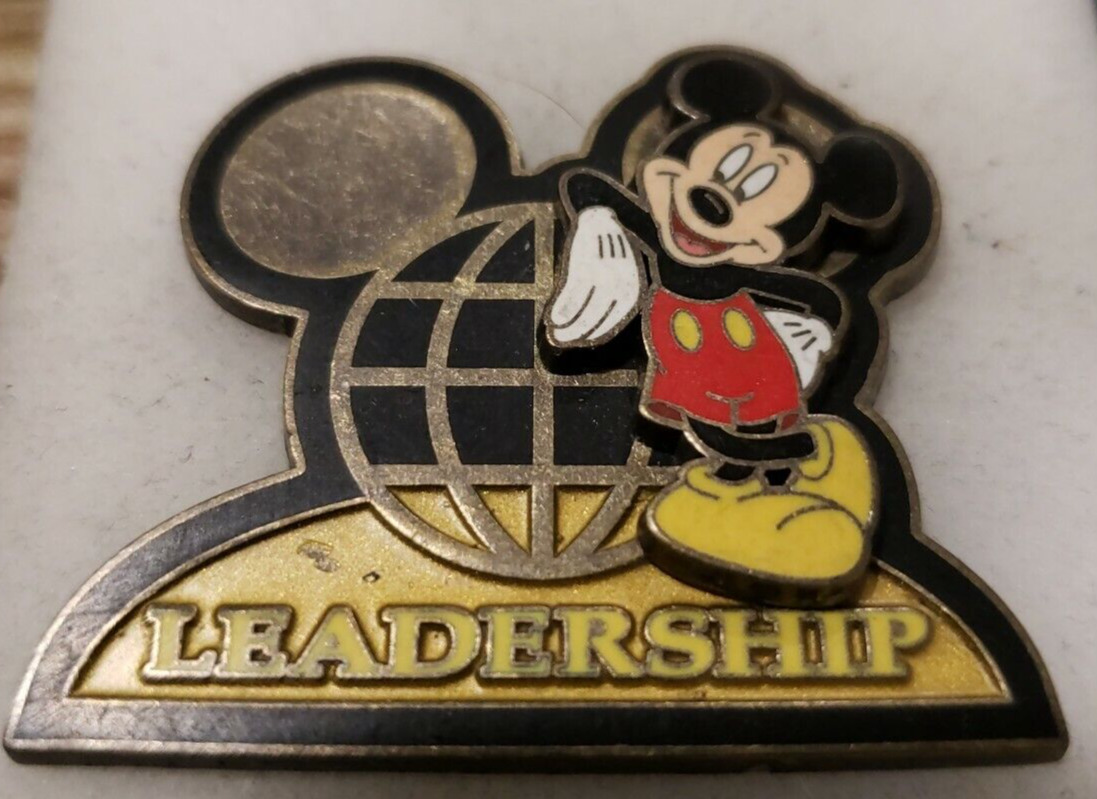 Disney Pin B020 RARE MICKEY MOUSE LEADERSHIP CAST MEMBER AWARD 2007