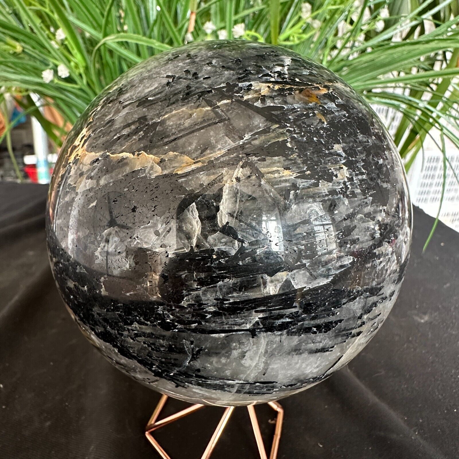 4.4LB Natural Electric Stone Ball Crystal Polishing and Healing 2000g