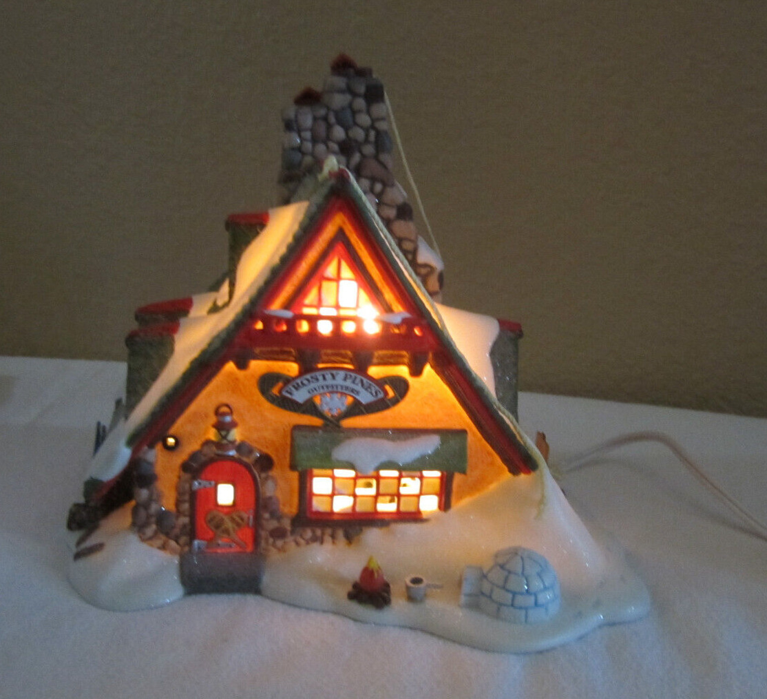 Vintage 2002 Dept 56 FROSTY PINES OUTFITTERS North Pole Series Lighted House