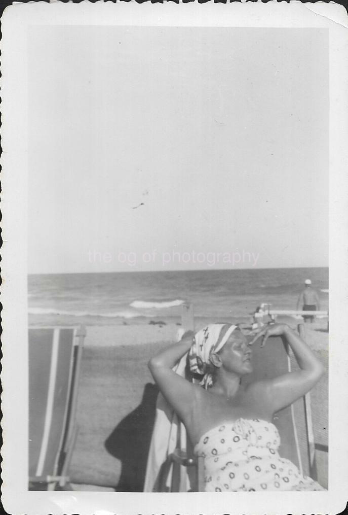 Vintage FOUND PHOTOGRAPH bw A DAY AT THE BEACH Original Snapshot JD 110 8 S