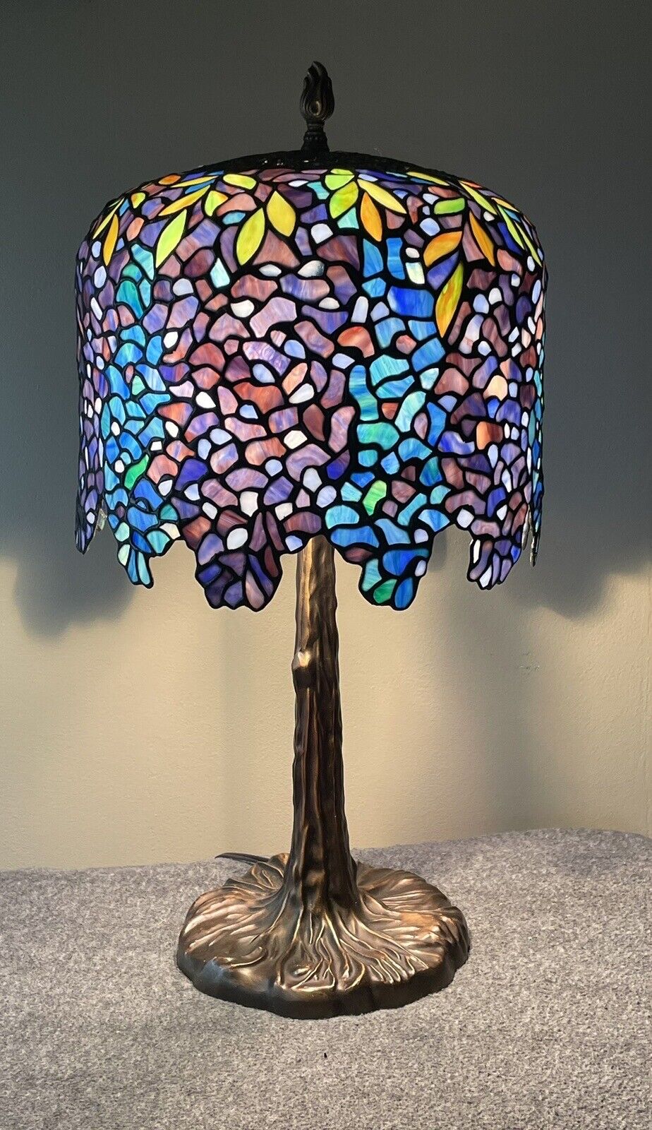 DALE TIFFANY WISTERIA TABLE LAMP - LIMITED EDITION