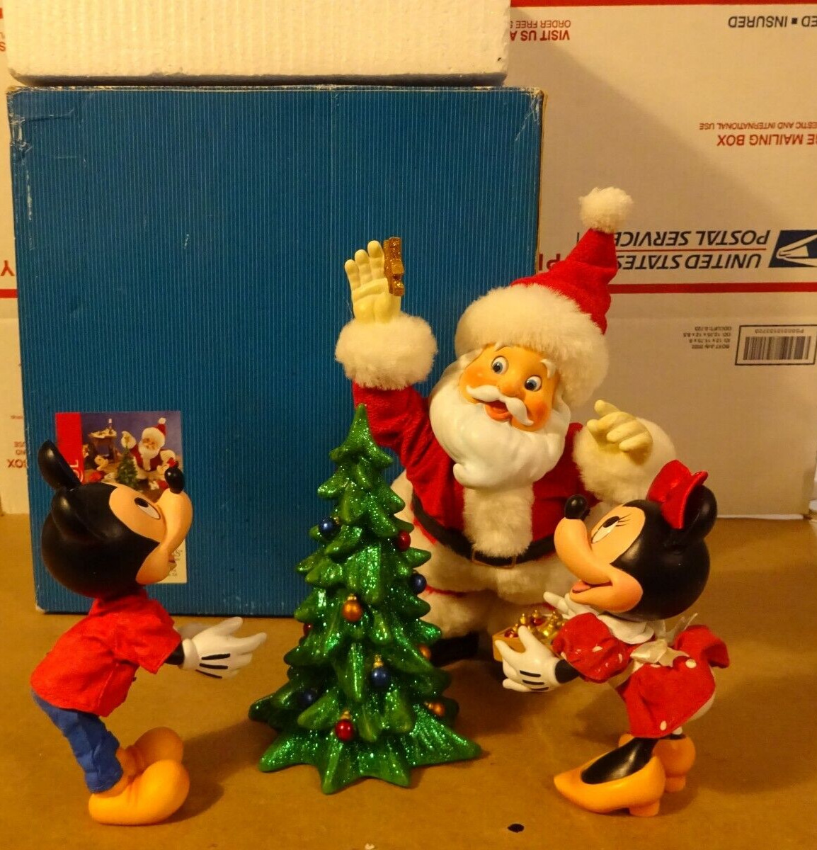 Disney Mickey & Minnie Santa\'s Final Touch Possible Dreams #71114 Clothtique