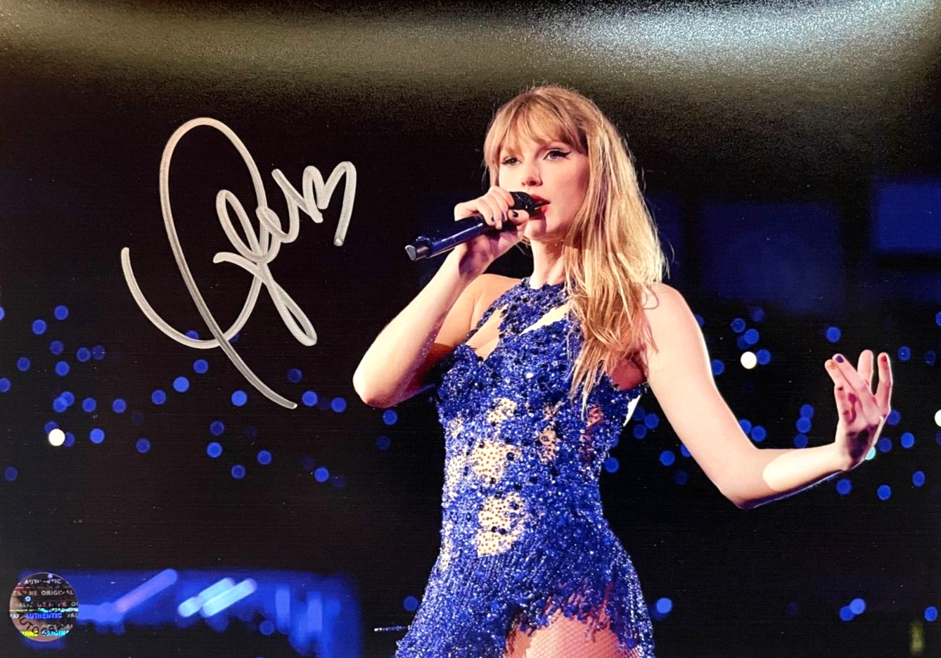 TAYLOR SWIFT Hand-Signed 7x5\