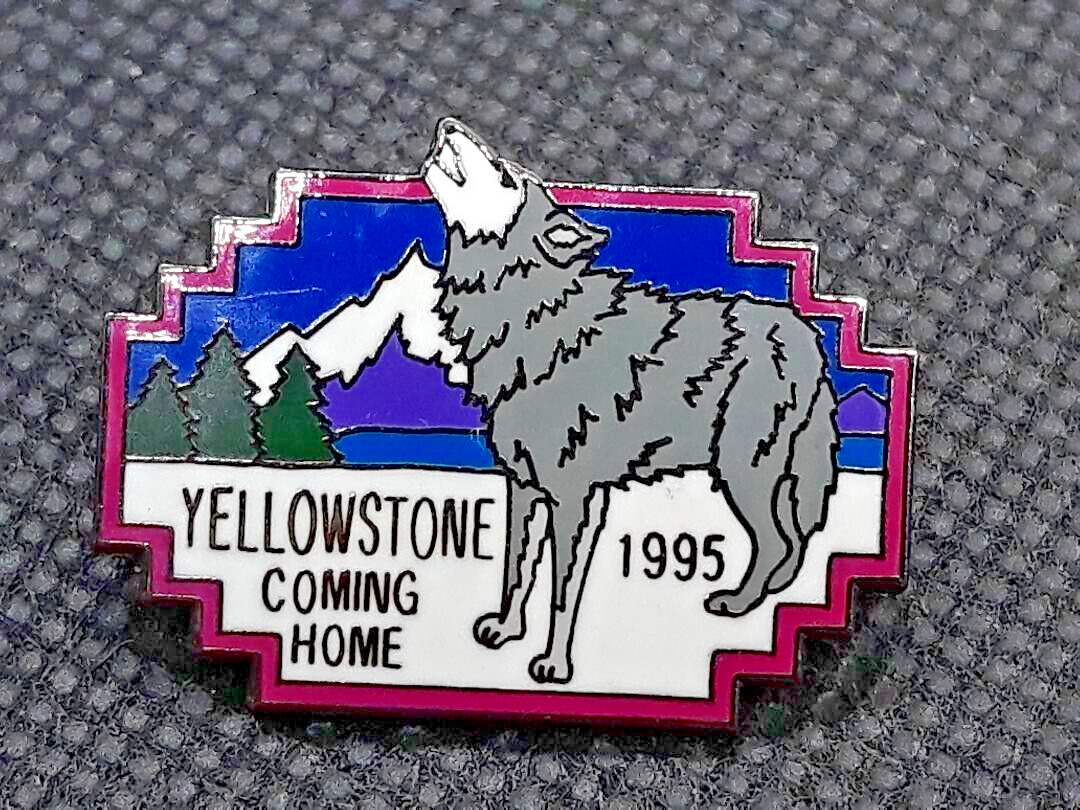 Vtg 1995 Yellowstone National Park Coming Home Wolf Mountains Trees Lapel Pin