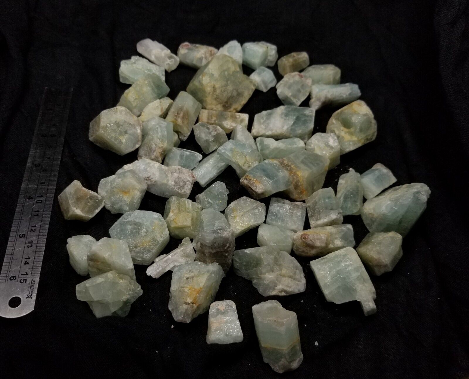 Natural greenish blue aquamarine Rough crystals lot. 920 grams