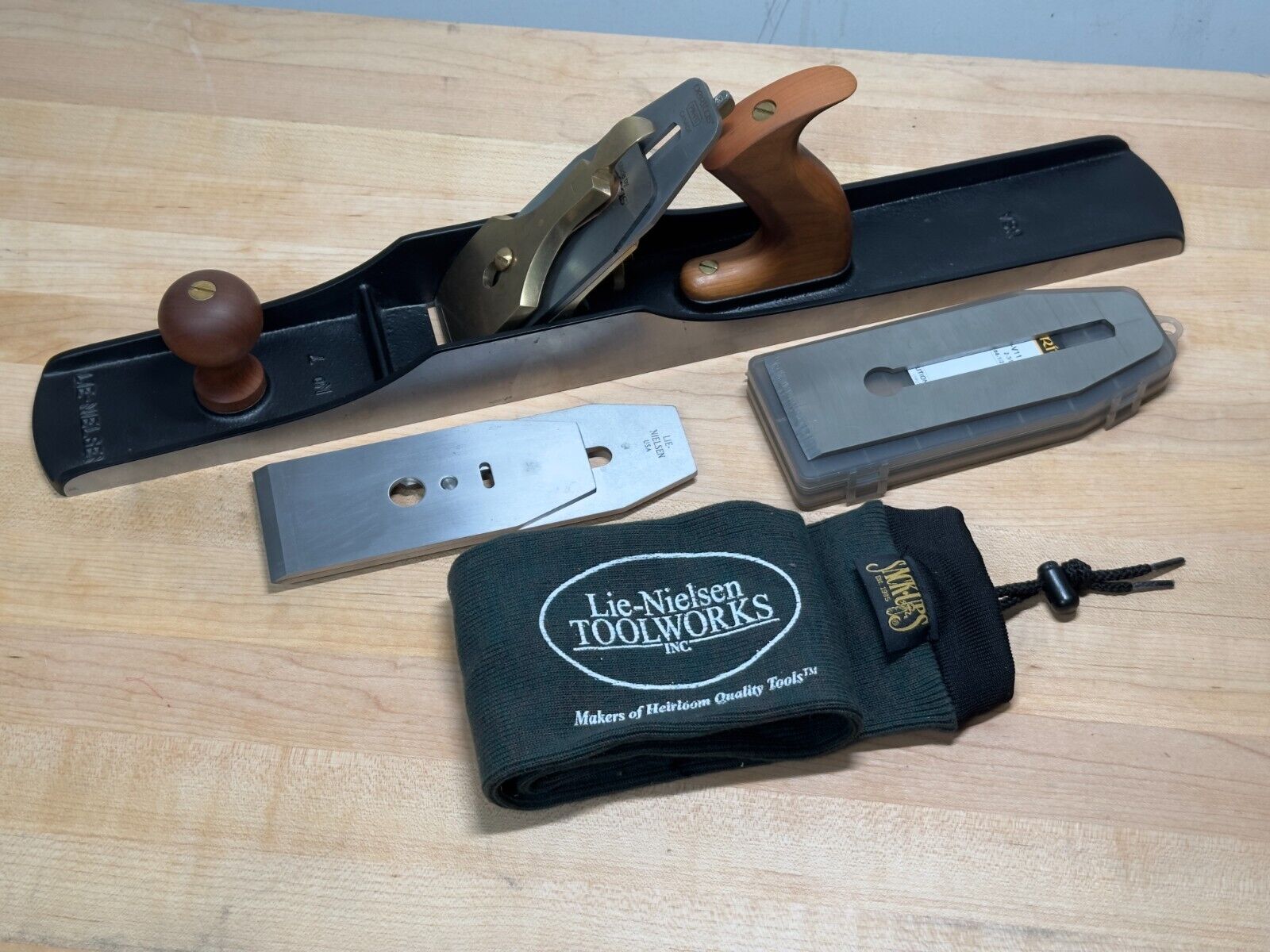 Lie-Nielsen No. 7 Jointer Plane with extras