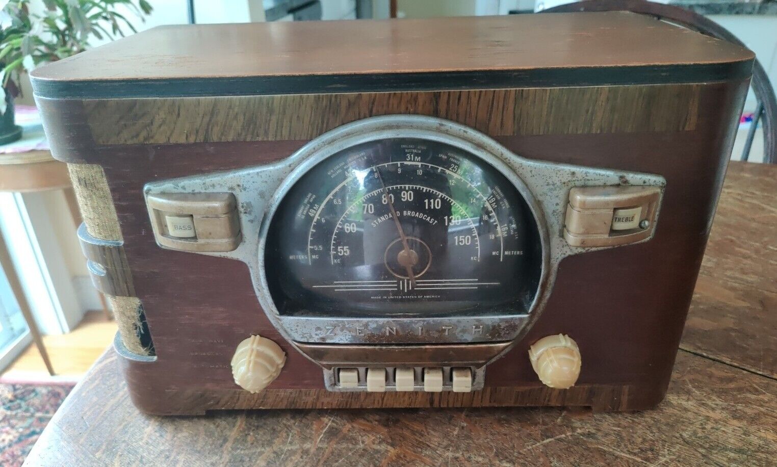 Vintage Zenith Model 6S532 Pushbutton AM/SW Tube Radio Working
