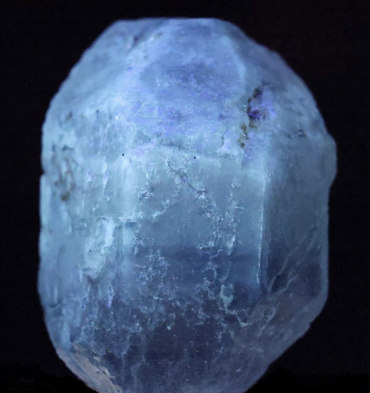 Hanksite w inclusions fluorescent mineral from Trona, California