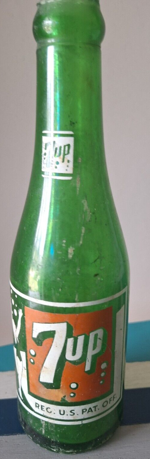 Vintage 7-Up Green Glass Beverages Soda Pop Bottle 7 fl. oz. 