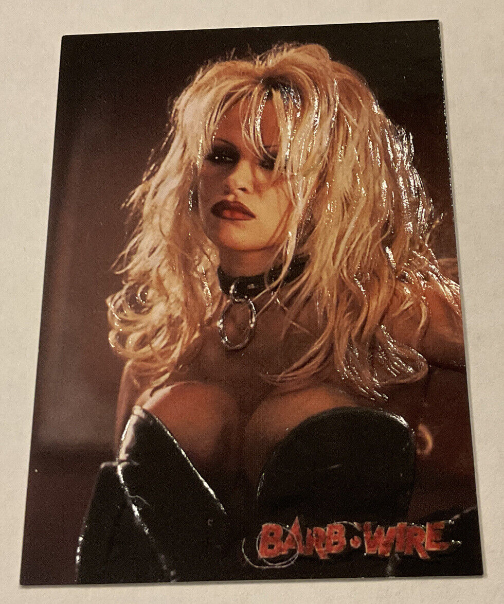1996 Barb Wire Pamela Pam Anderson E2 Topps Darkhorse Embossed Insert Chase Card